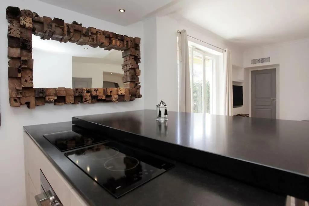 3 Pieces Luxe Croisette Apartment Cannes France